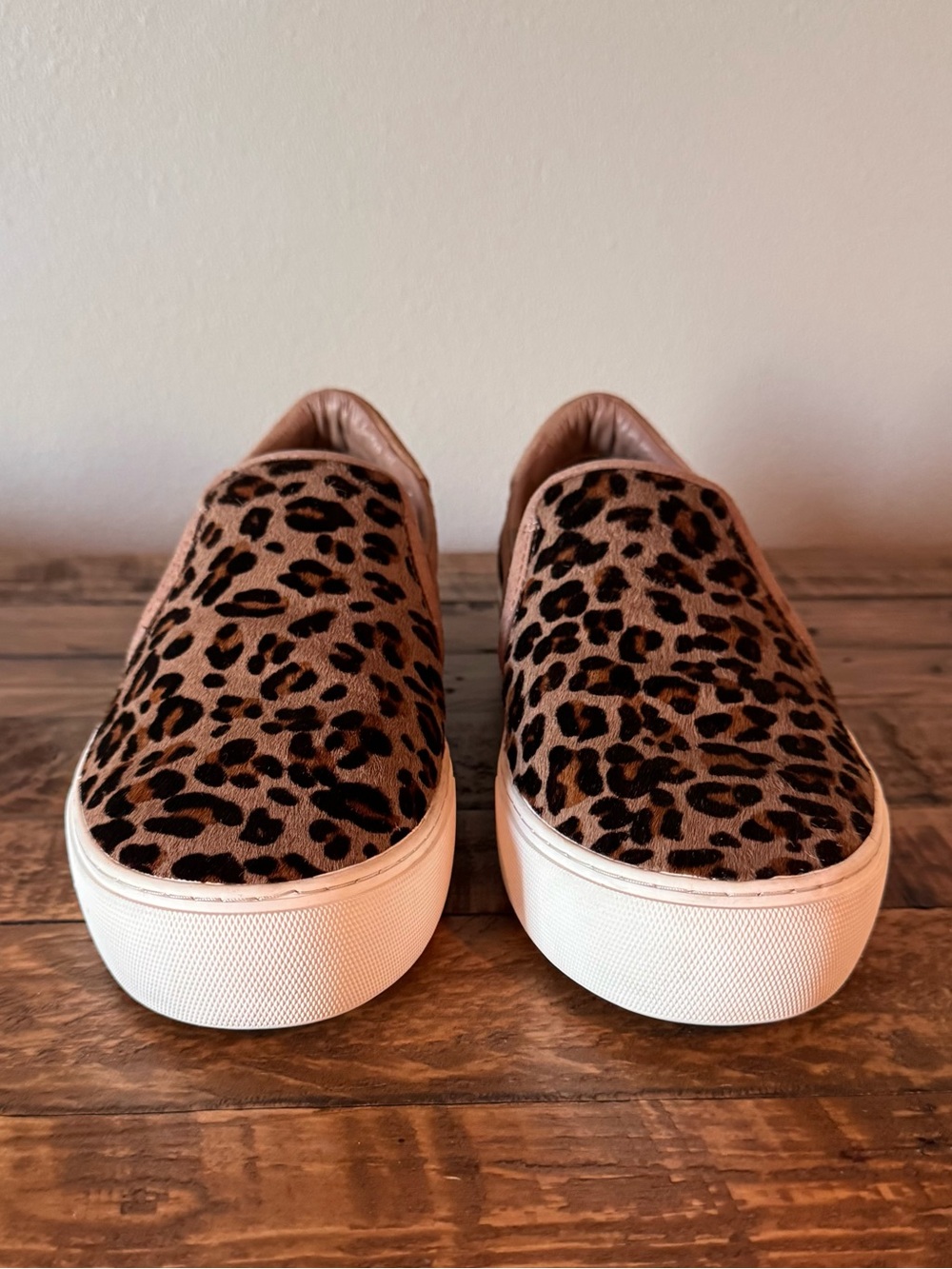 UGG Women’s Jass Exotic Leopard Slip-On Platform Sneakers Size 10 - Picture 2 of 12
